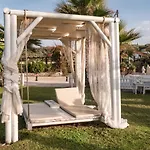 Neptune Sea House - Beachfront