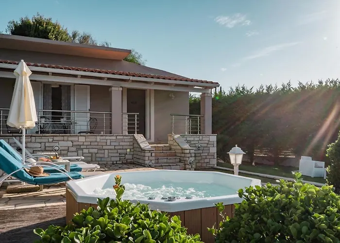 Neptune Sea House - Beachfront